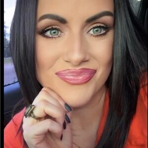Meet your Posher, Angie